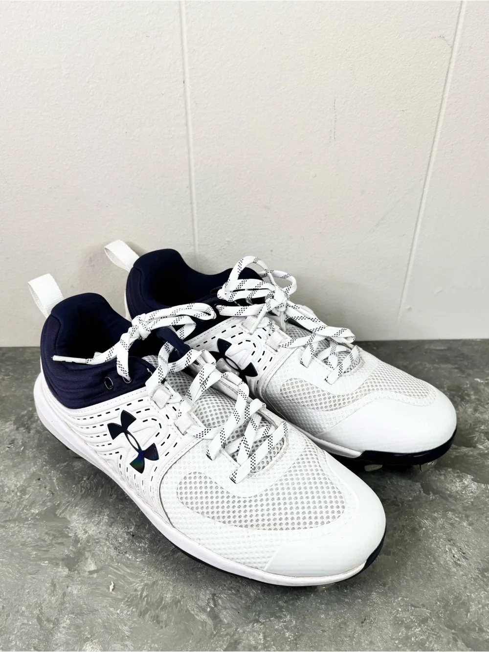 Under Armour womens blue white glyde ST softball cleats size 7.5/EU 38.5